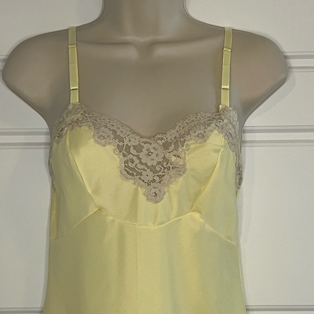 Vintage Pale Yellow Slip with Beige Lace Trim - Picture 2 of 13